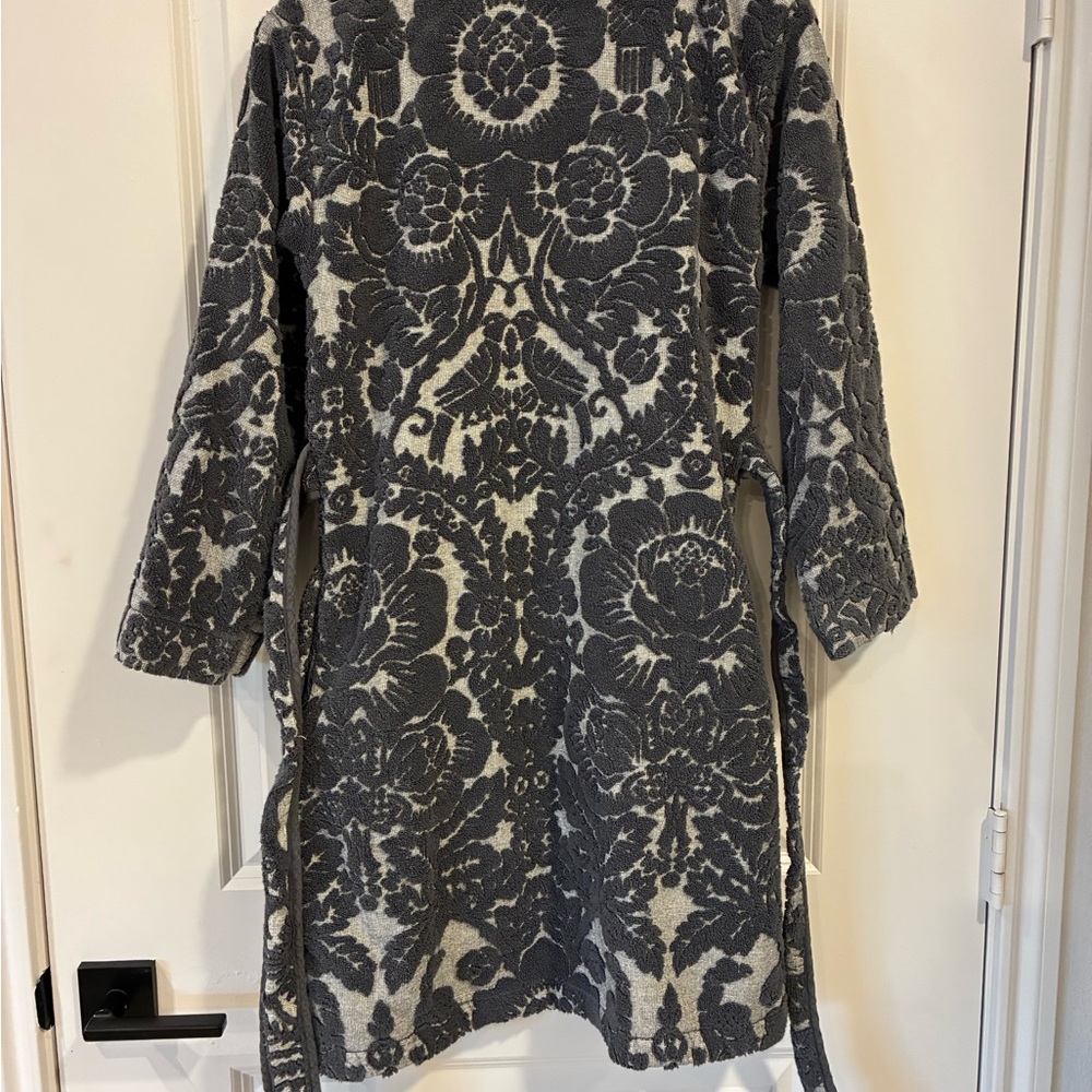 Anthropologie Gray & Cream Floral Textured Robe - Picture 3 of 6